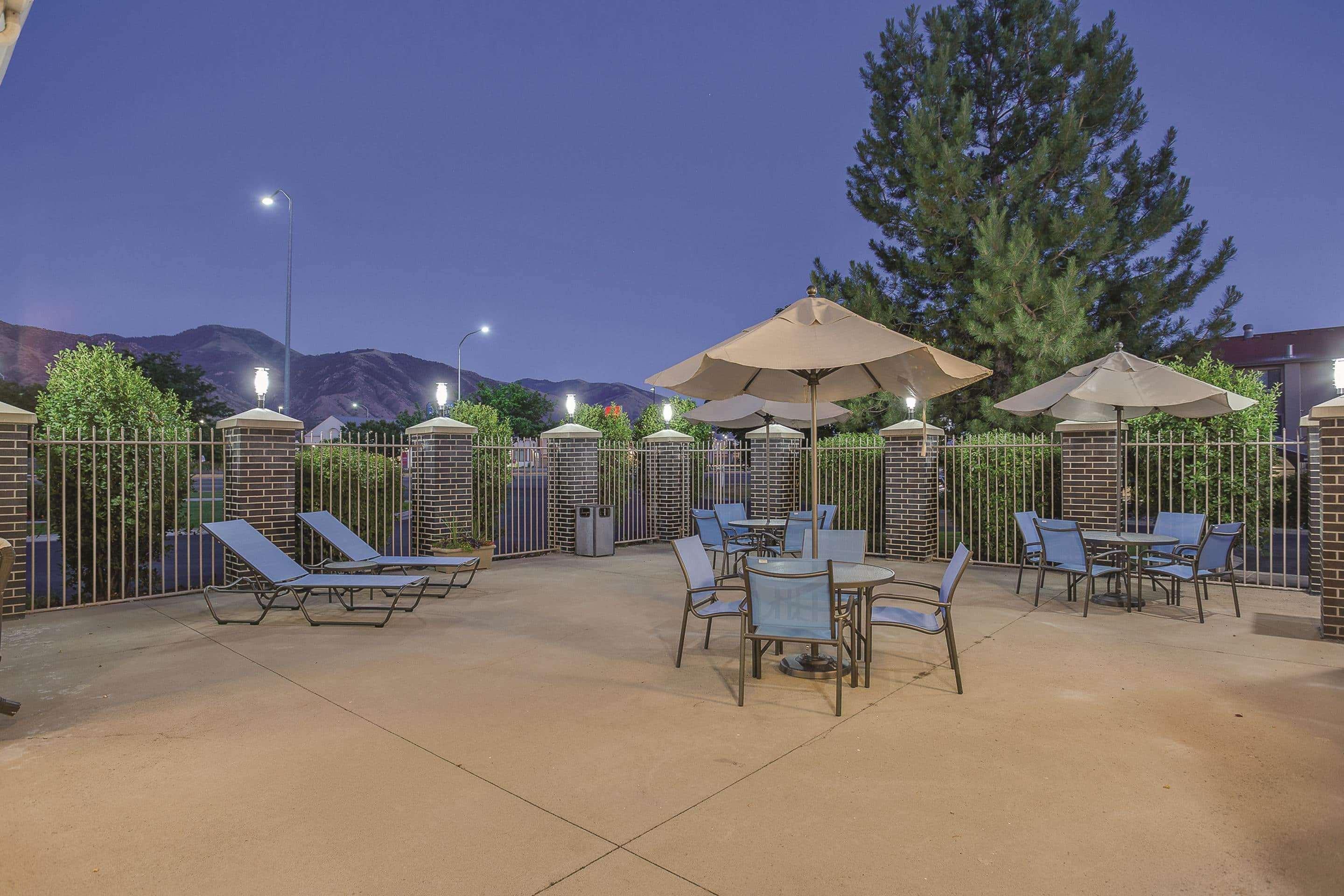 Hotel La Quinta By Wyndham Logan Exterior foto